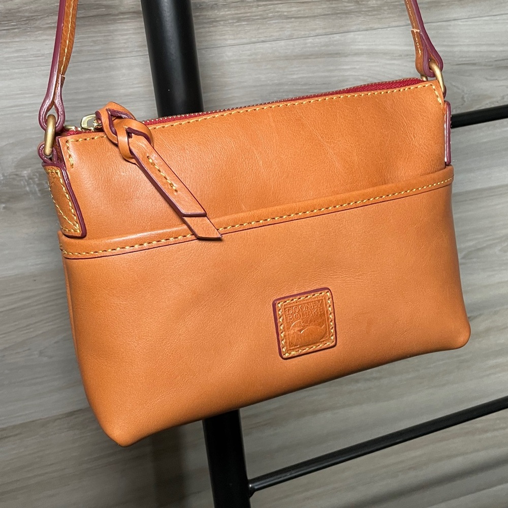 NWT- Dooney & Bourke Florentine Leather Katie Crossbody, Natural - Picture 4 of 10